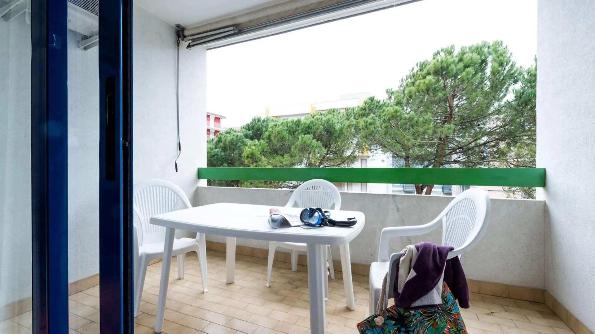 Cozy Studio With Lateral Sea View In ビビオーネ 0*,