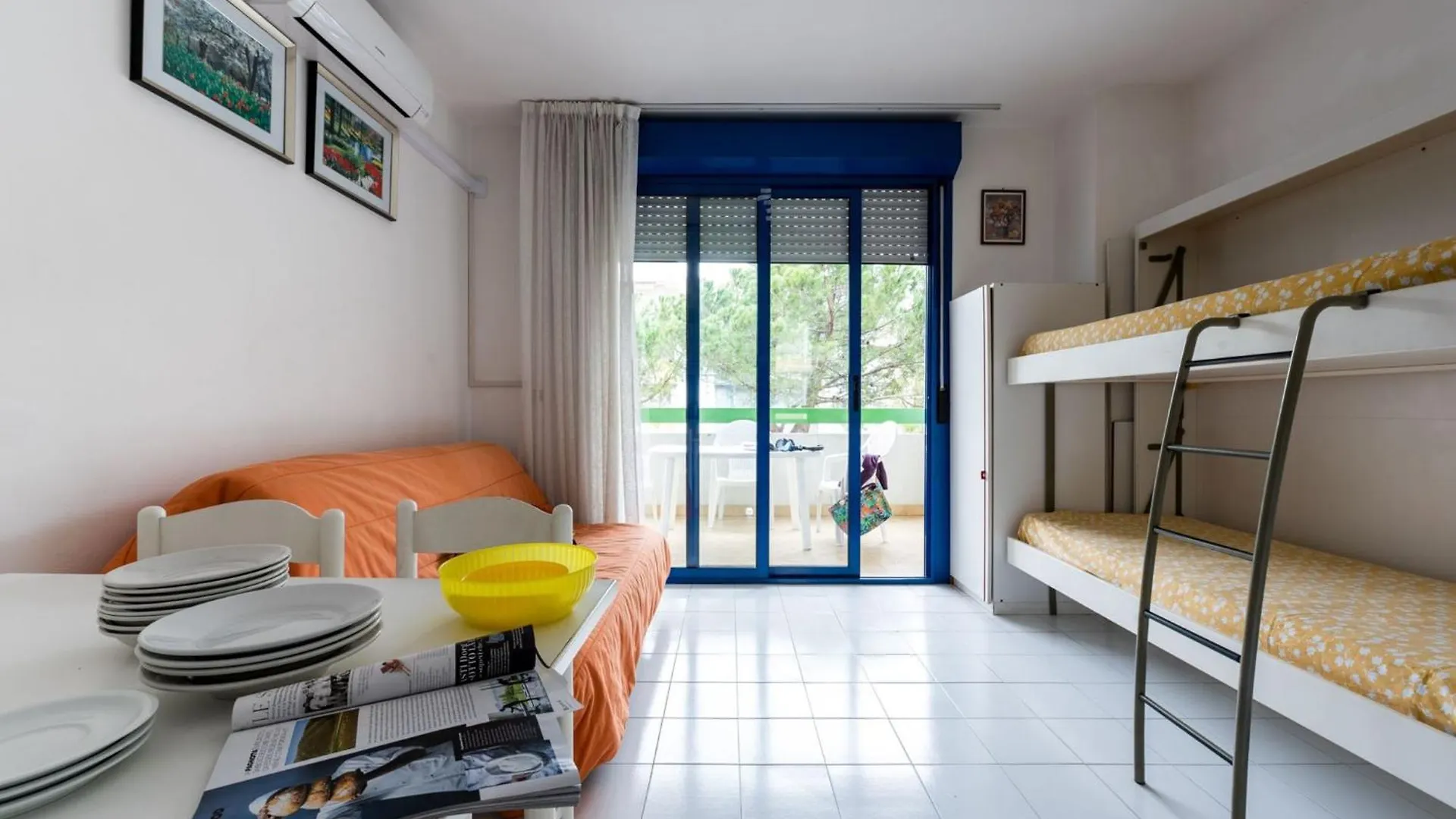 Cozy Studio With Lateral Sea View In Bibione